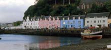 Le port de Portree et ses petites maisons pastels